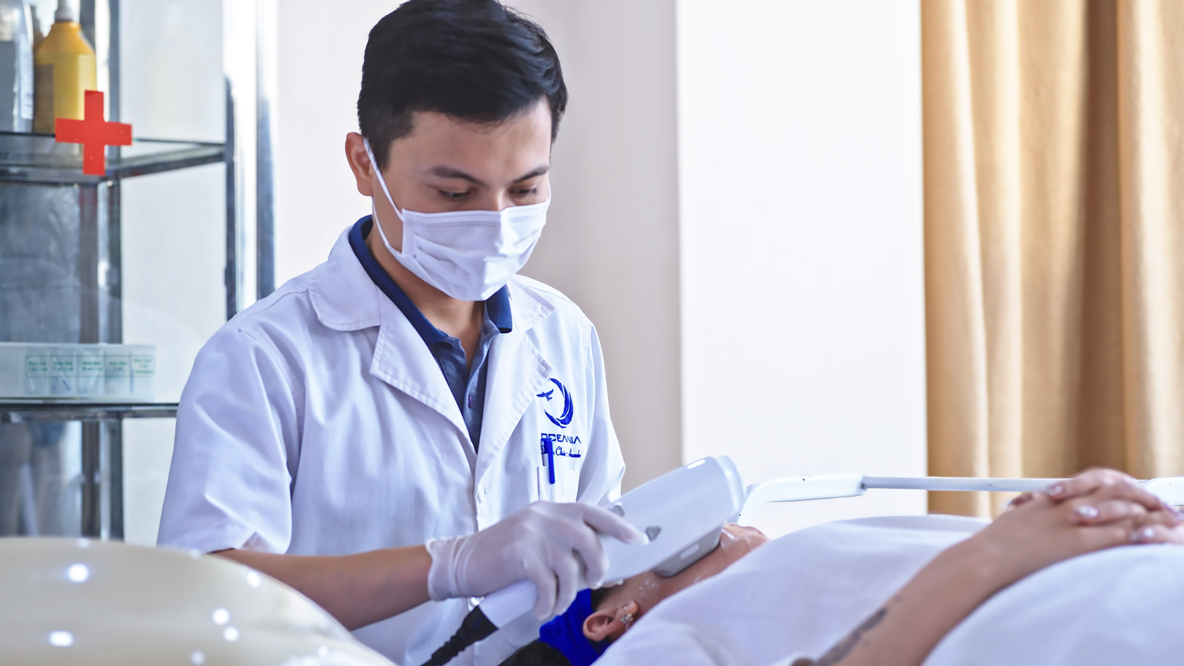 Doctor performing HIFU treatment