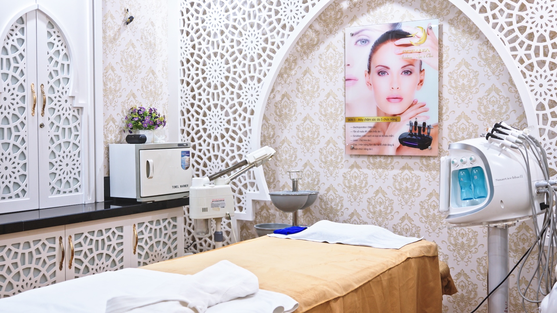 Empty treatment room with the HIFU machine ready